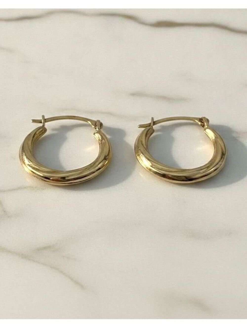 14k Gold Hoop Earring, 0.38g